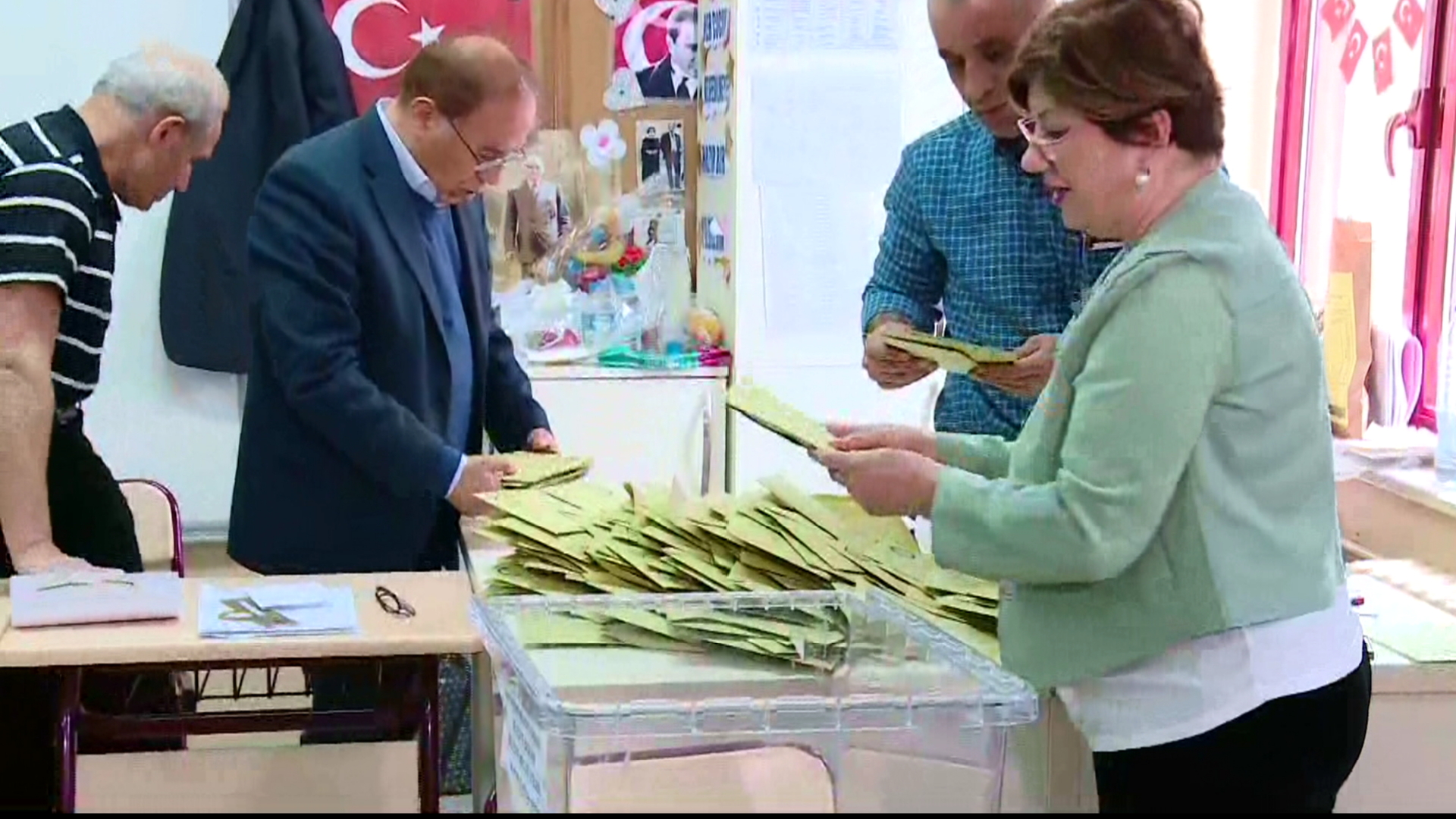 Li Stenbolê nûnerên AK Partî û MHP girtiyên hejmartina sindoqan îmze nekirin 